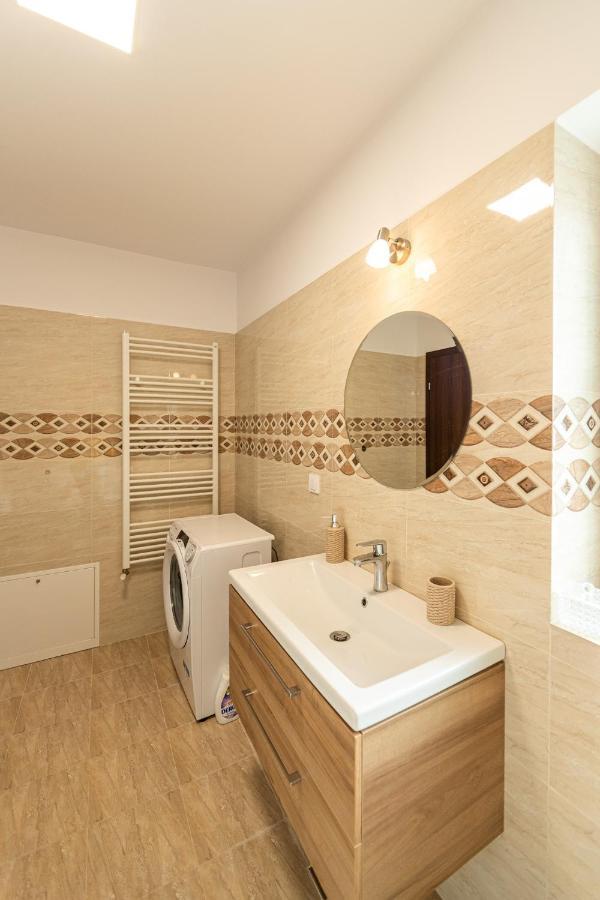 Citadel Apartament'S Risnov Bagian luar foto