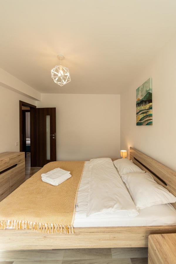Citadel Apartament'S Risnov Bagian luar foto