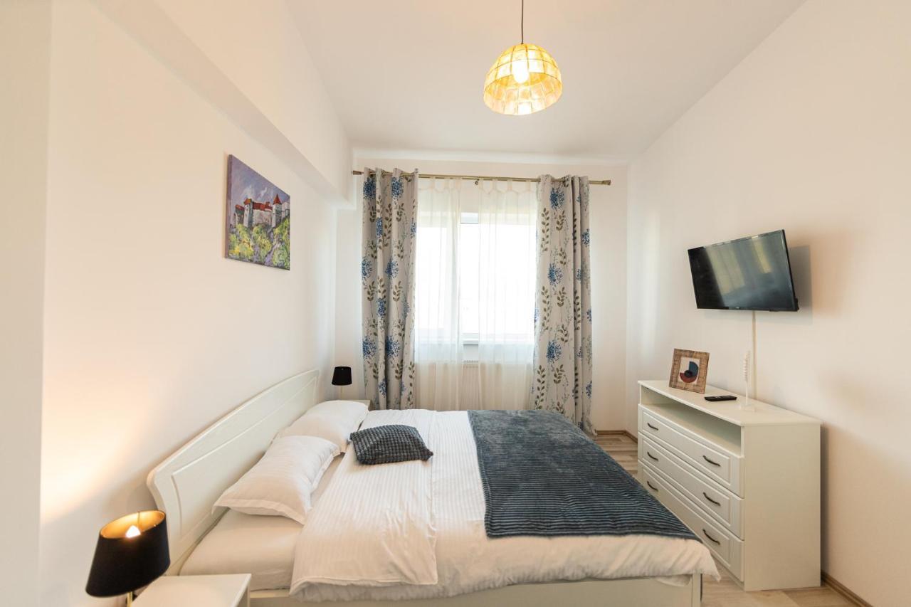 Citadel Apartament'S Risnov Bagian luar foto