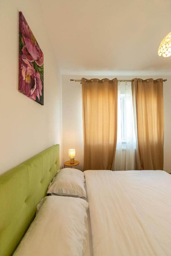 Citadel Apartament'S Risnov Bagian luar foto