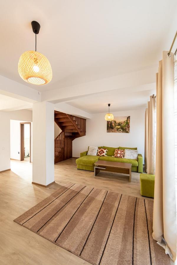 Citadel Apartament'S Risnov Bagian luar foto